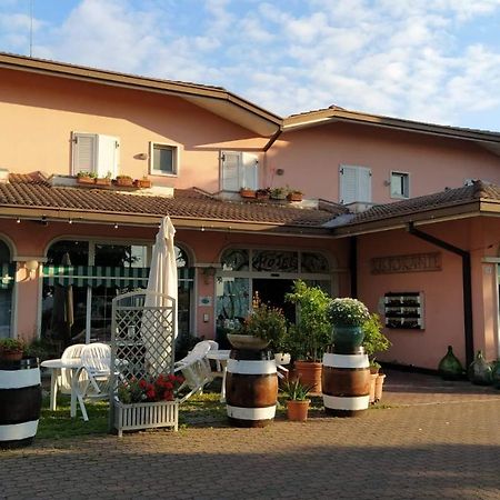 Hotel Ristorante Alla Campagna Сан-Джованни-Лупатото Экстерьер фото