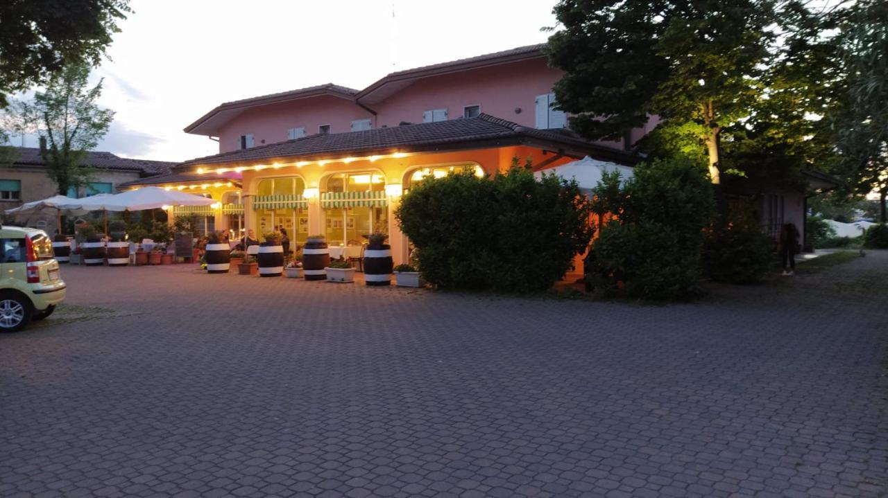 Hotel Ristorante Alla Campagna Сан-Джованни-Лупатото Экстерьер фото