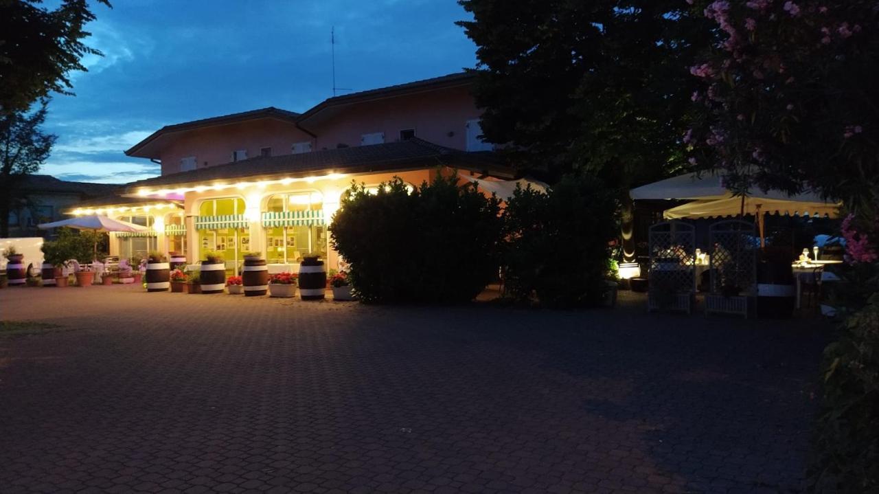 Hotel Ristorante Alla Campagna Сан-Джованни-Лупатото Экстерьер фото