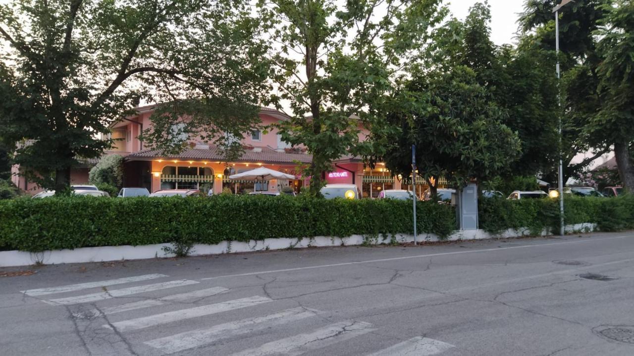 Hotel Ristorante Alla Campagna Сан-Джованни-Лупатото Экстерьер фото