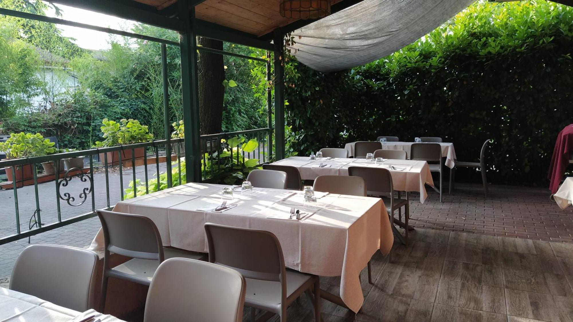 Hotel Ristorante Alla Campagna Сан-Джованни-Лупатото Экстерьер фото