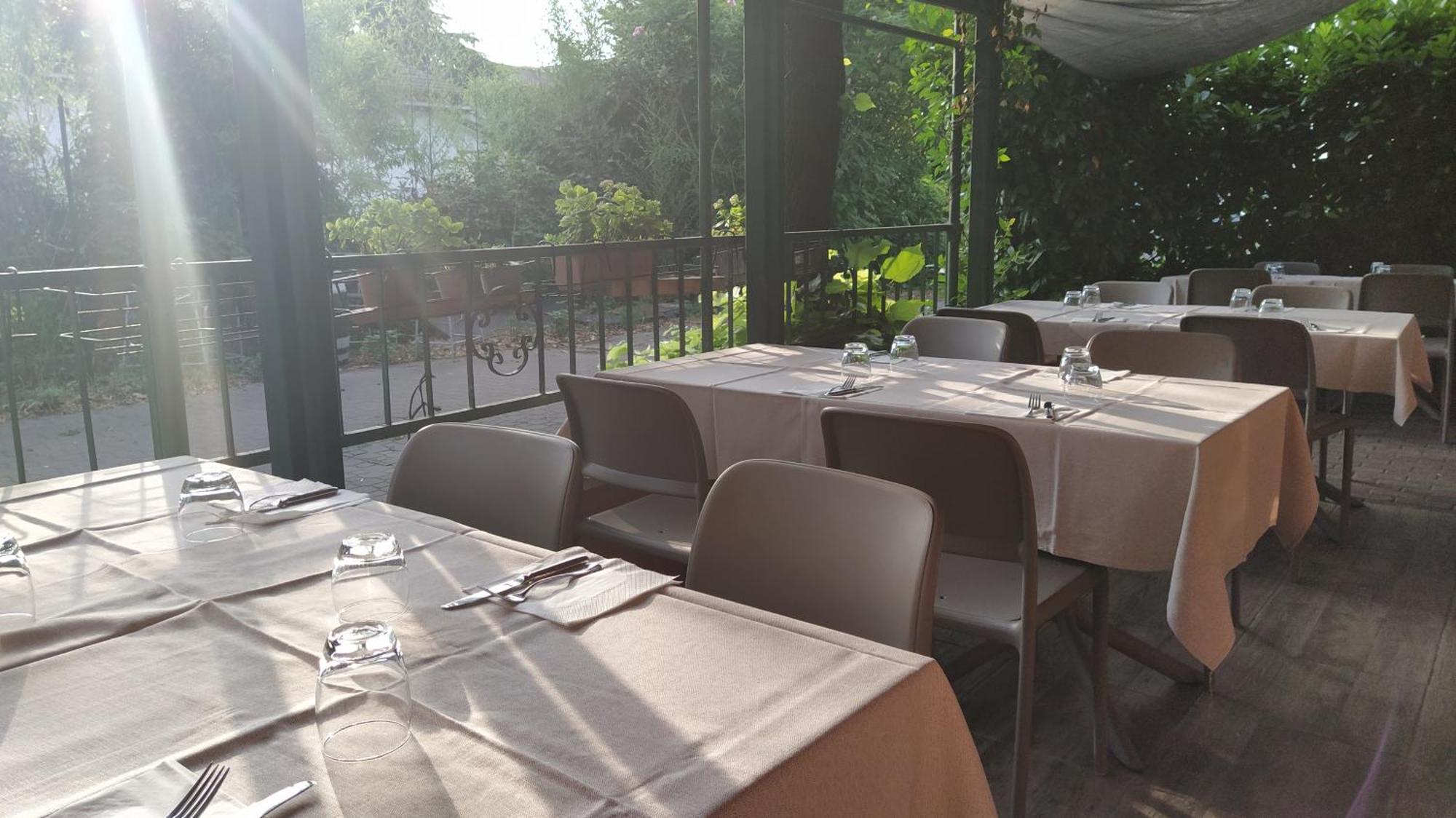 Hotel Ristorante Alla Campagna Сан-Джованни-Лупатото Экстерьер фото